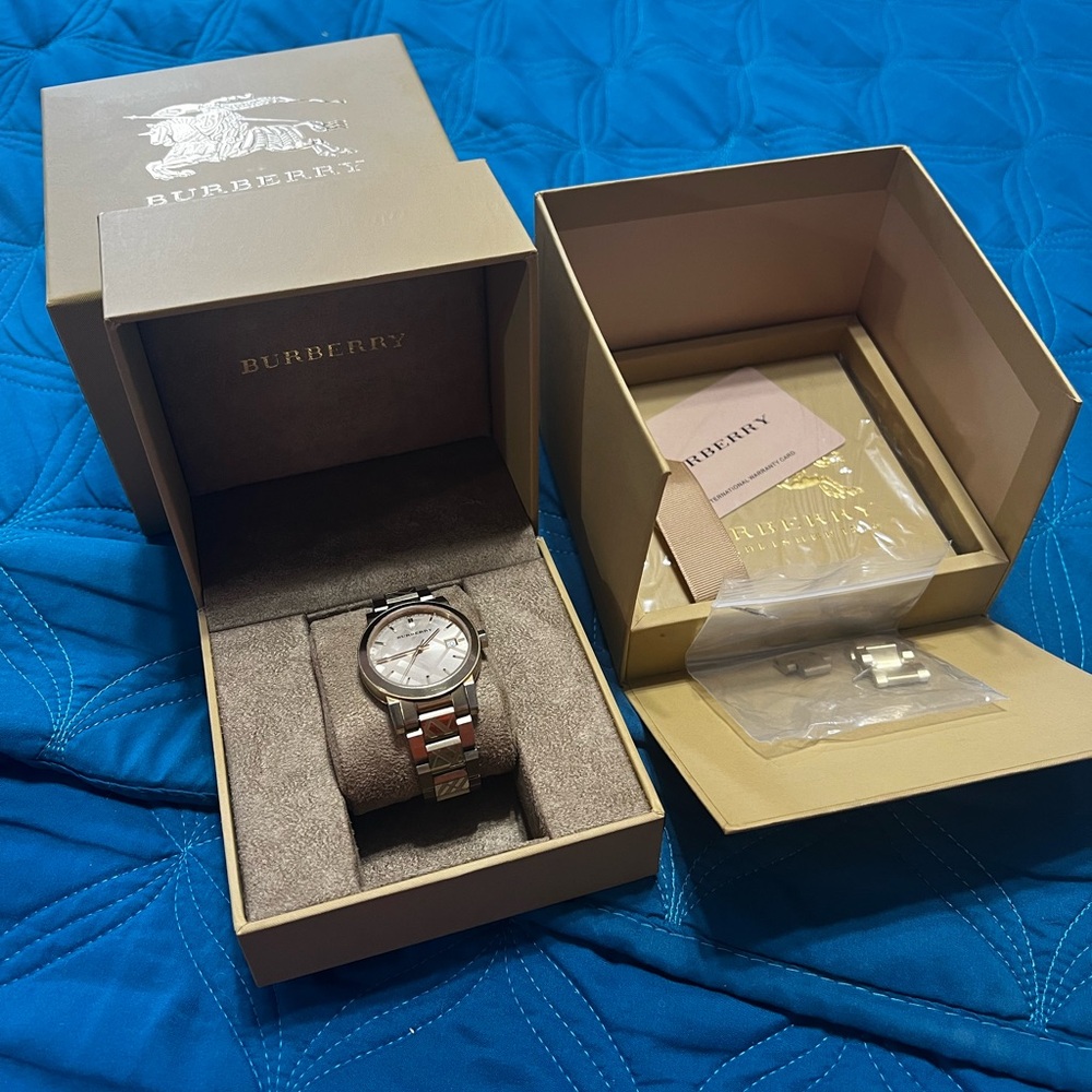 Burberry Gold 34mm link watch